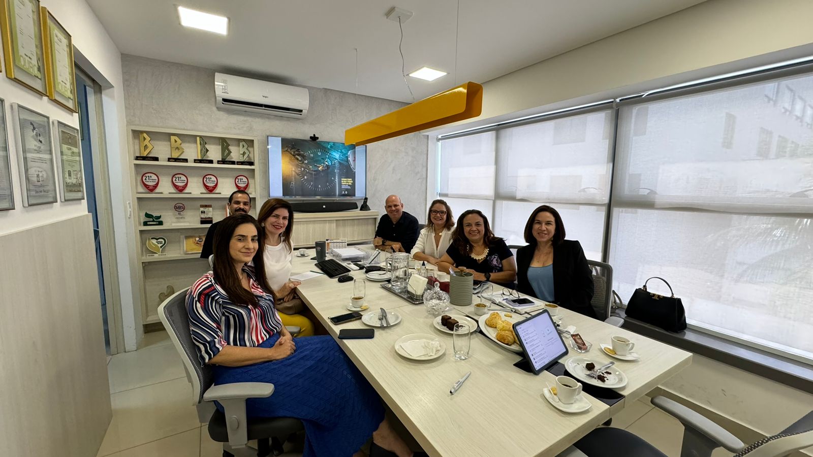 Execom recebe promotoras do Ministério Público para apresentação de campanha do DETRAN-RN sobre a prevenção de acidentes com motociclistas