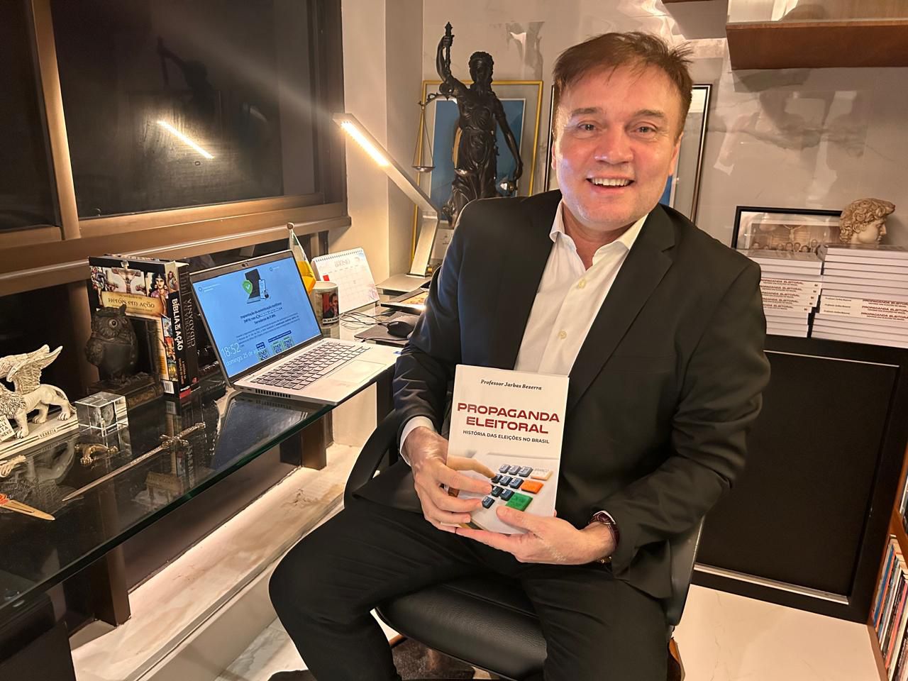 Juiz Jarbas Bezerra lança seu novo livro "Propaganda Eleitoral”