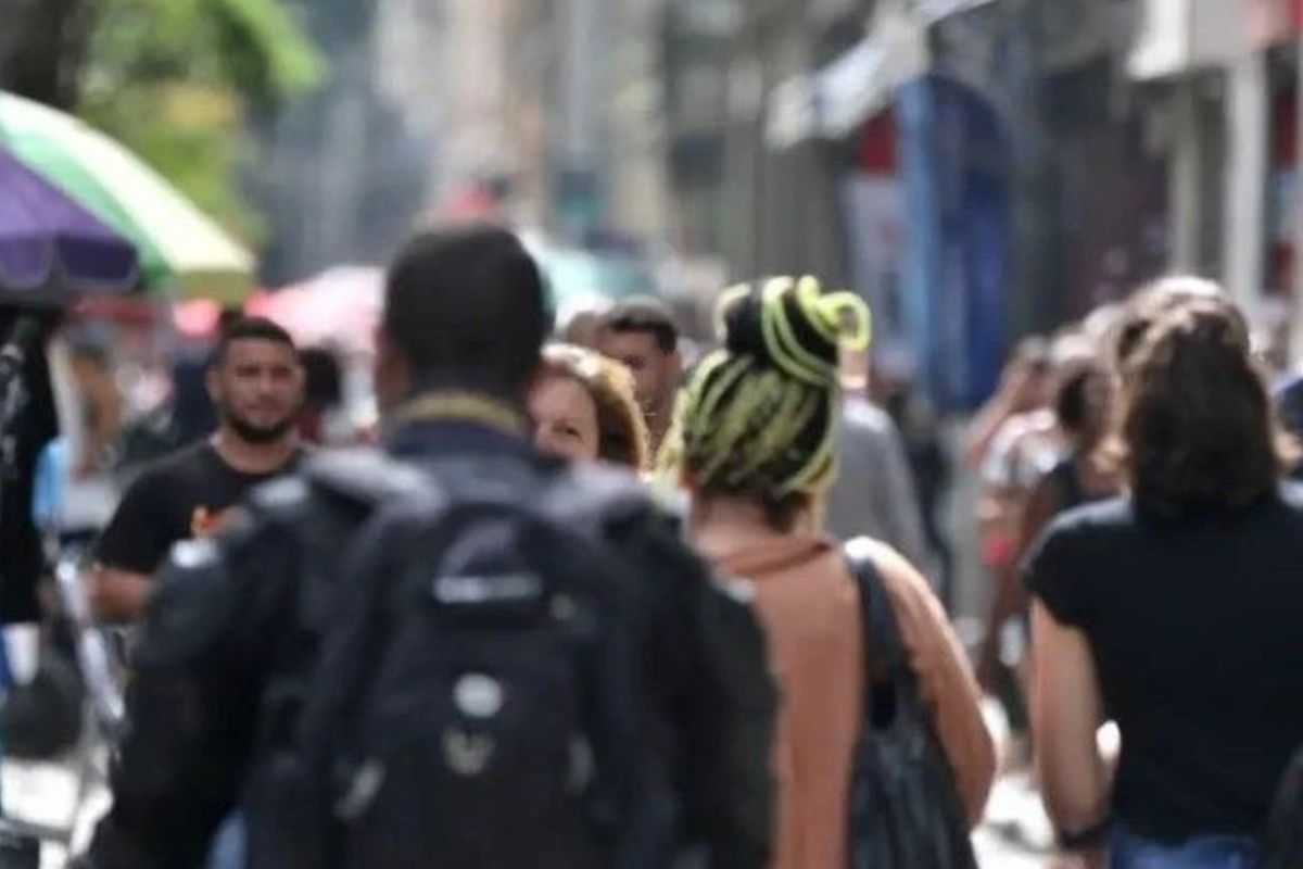 População do Brasil cresce 4,68% e chega a 212,5 milhões em 2024, diz IBGE