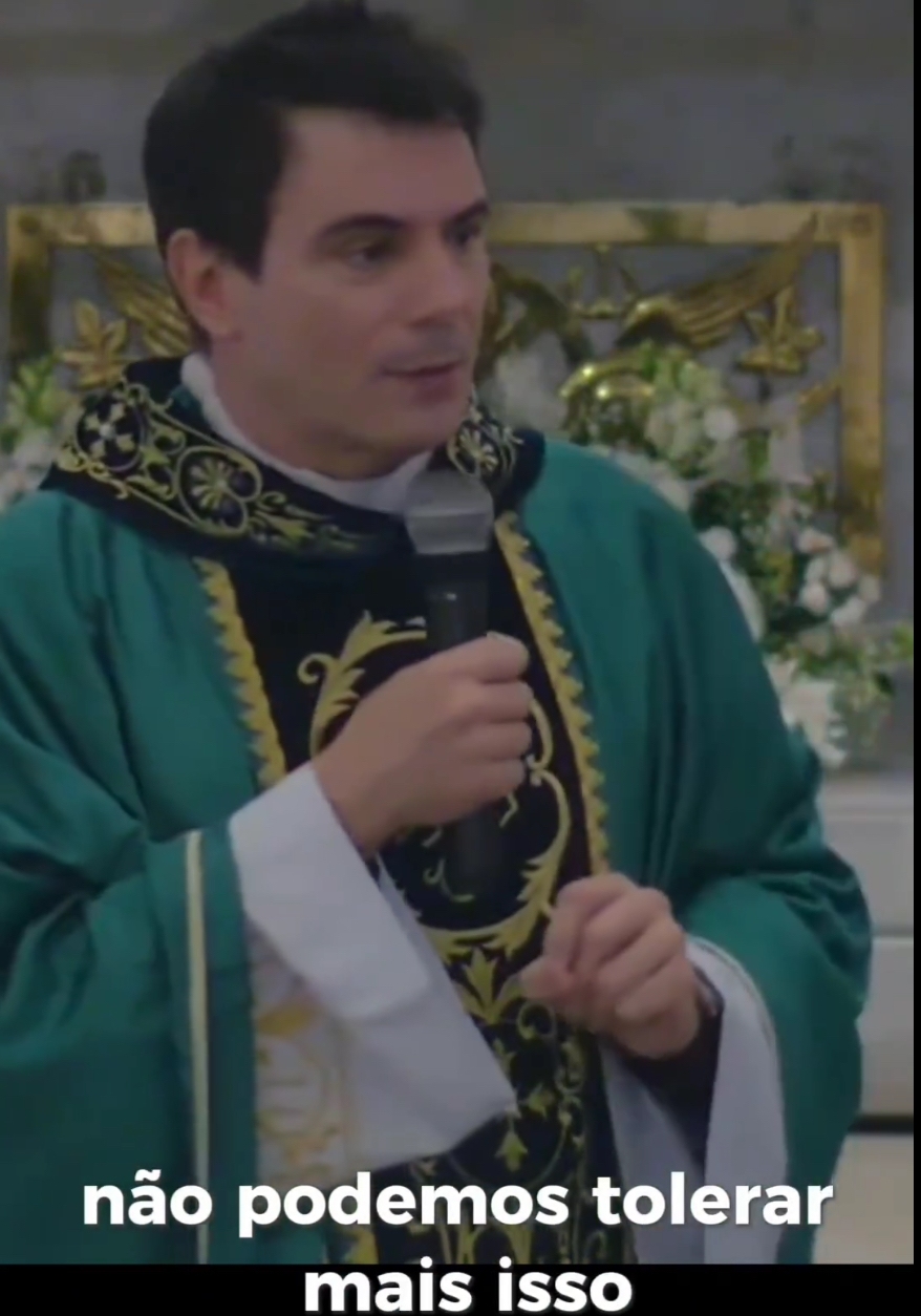 “Eucaristia é bobagem, que reinem os bacanais. Não podemos tolerar mais isso”, diz o padre Juarez sobre o deboche na Olimpíada