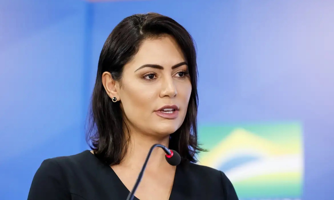 Michelle Bolsonaro anuncia proibição de coligações entre PL e esquerda