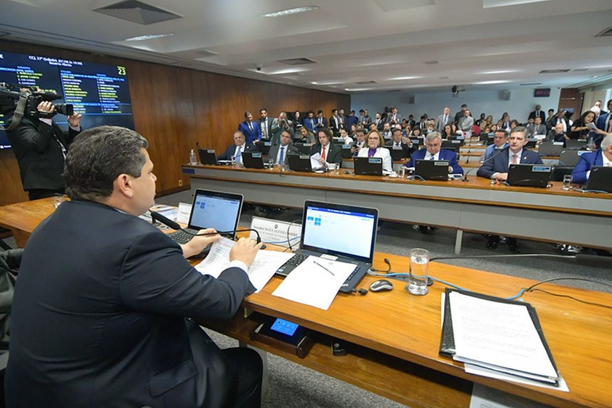 Senado aprova projeto que obriga divulgação de gastos com cartões corporativos