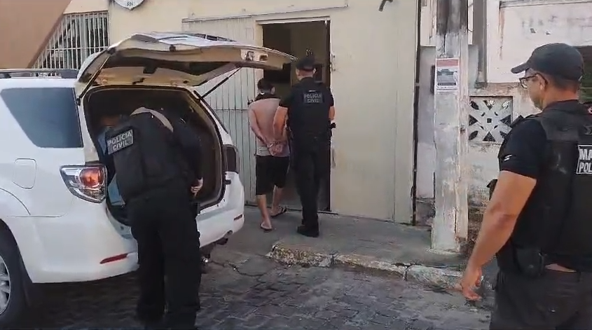 Suspeito de 19 anos é preso por roubos em postos de combustíveis na Grande Natal