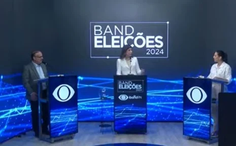 Ausente de debate, Carlos Eduardo vira alvo de críticas dos adversários