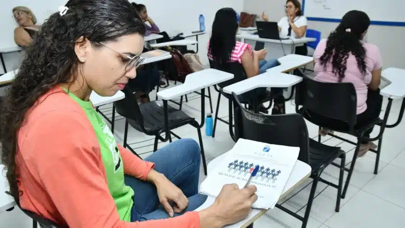 Permissionários do Mercado da Redinha passam por cursos profissionalizantes no CMTE