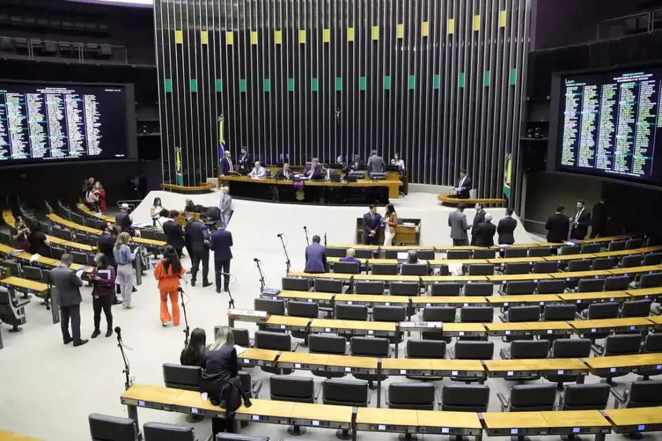 Fim do foro privilegiado está na gaveta da Câmara há 2 mil dias