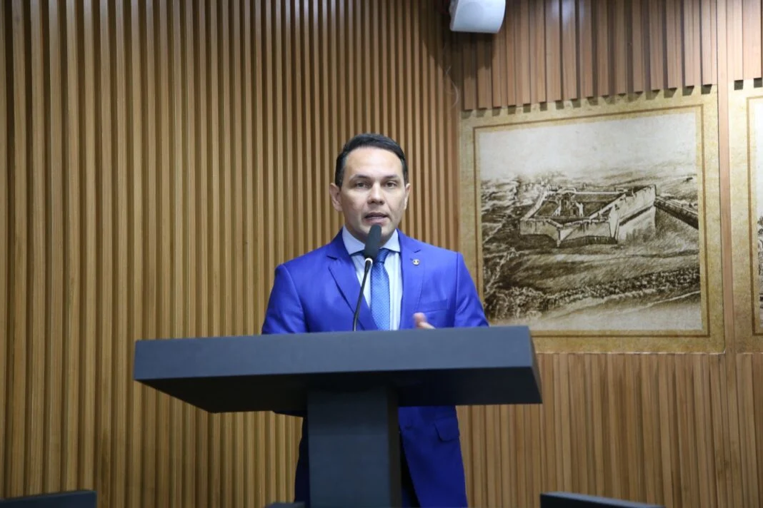 Líder da bancada na CMN comemora início das obras da engorda de Ponta Negra