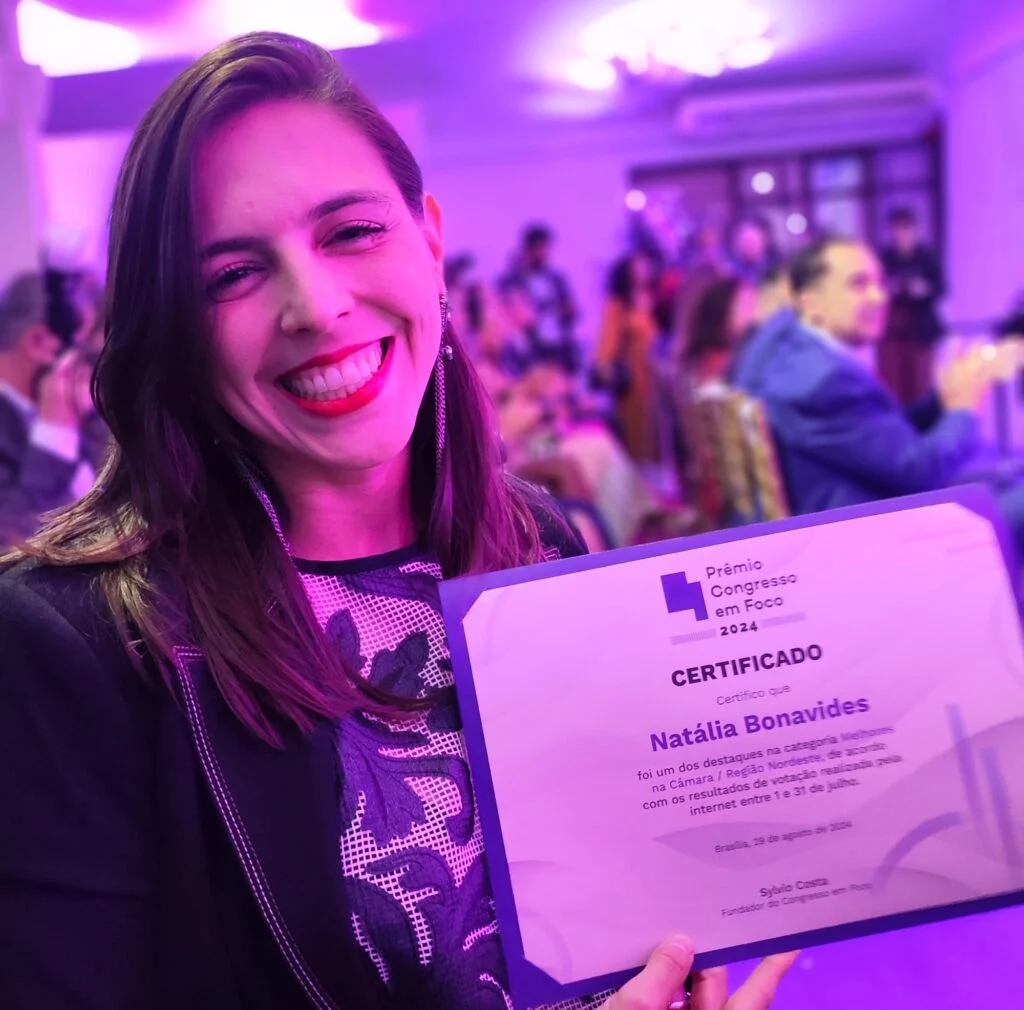 Natália recebe prêmio do Congresso em Foco em Brasília