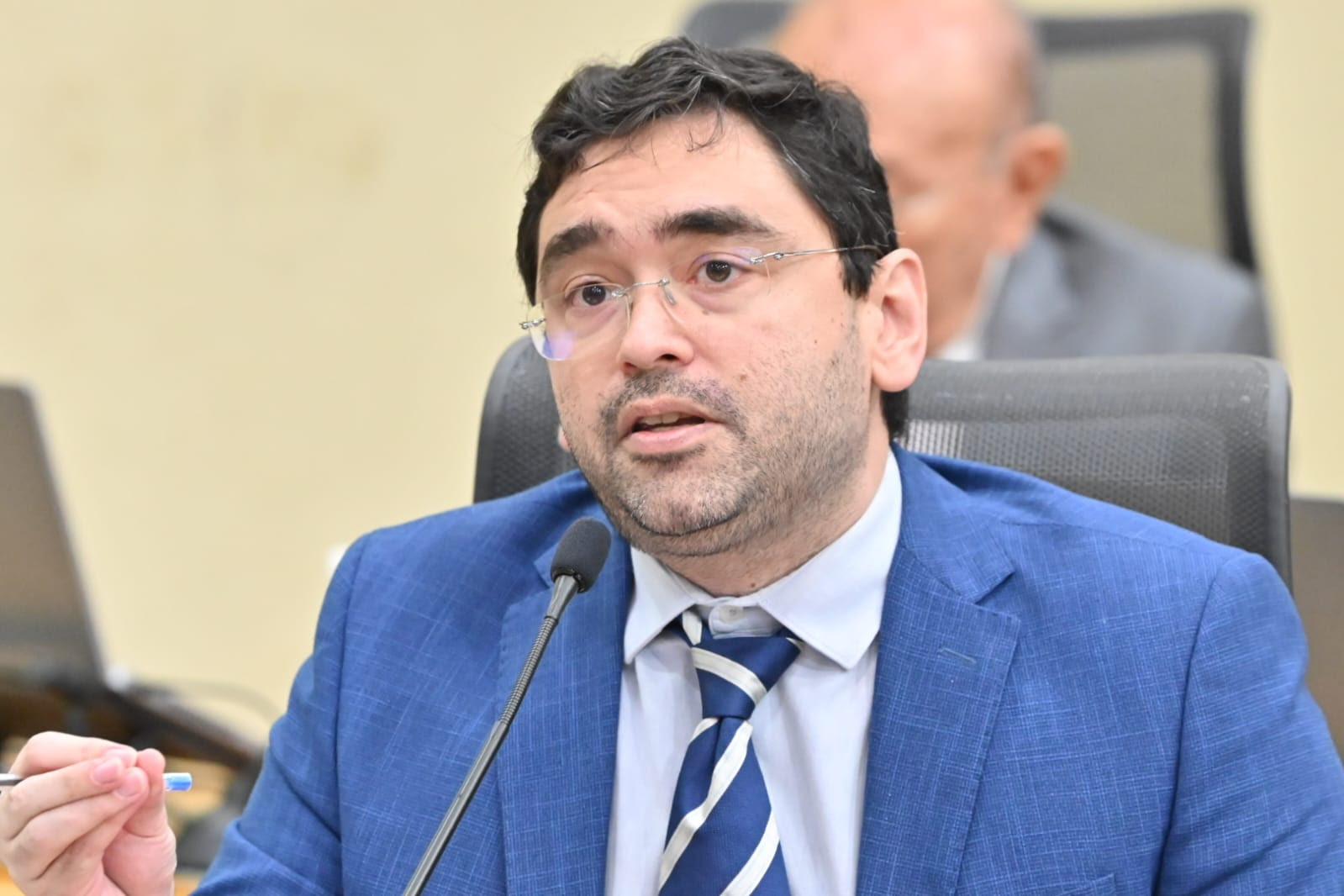 Adjuto Dias chama atenção para aumento de impostos por parte do governo estadual