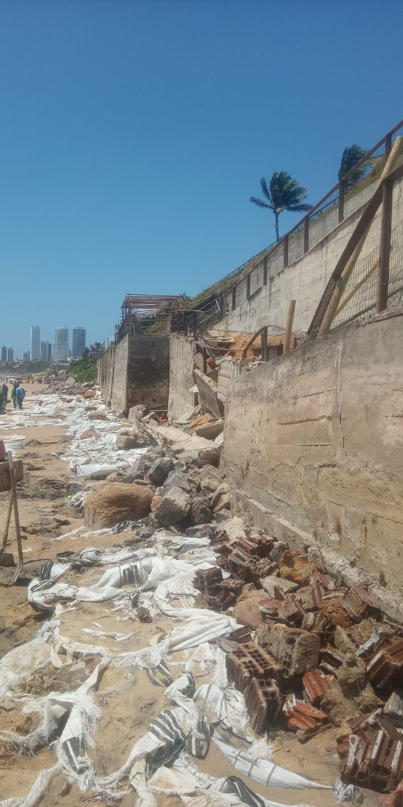 Natal decreta situação de emergência em Ponta Negra por avanço da maré