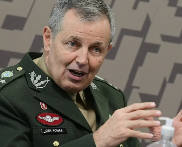 Comandante do Exército terá buffet de R$ 684 mil com salmão e filé