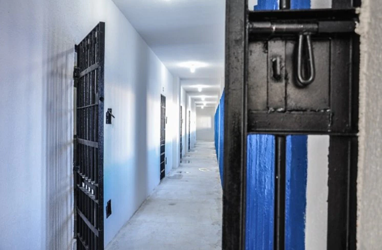 NUNCA ACABA: Polícia apreende 5 celulares na Penitenciária Rogério Coutinho Madruga, em Alcaçuz