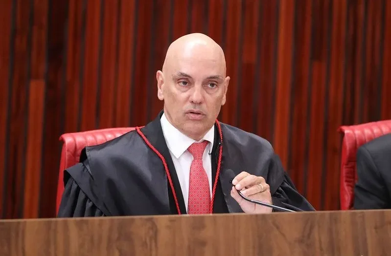 Moraes pede comprovação de novos representantes do X no Brasil
