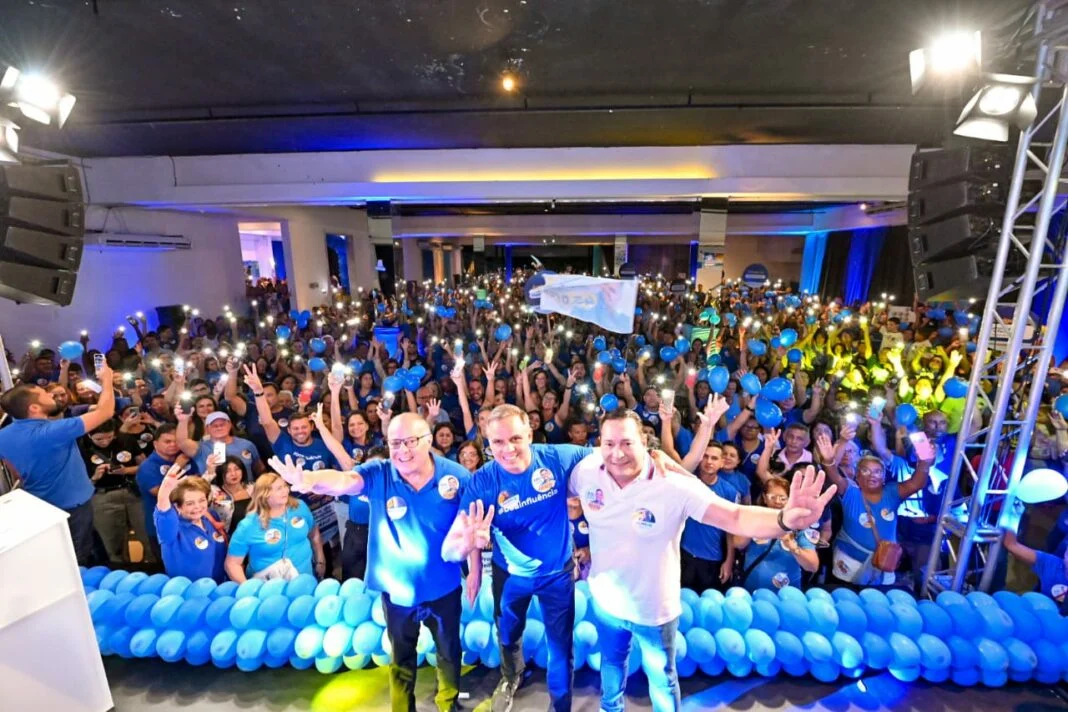 Multidão se reúne em apoio a Aldo Clemente e Paulinho Freire