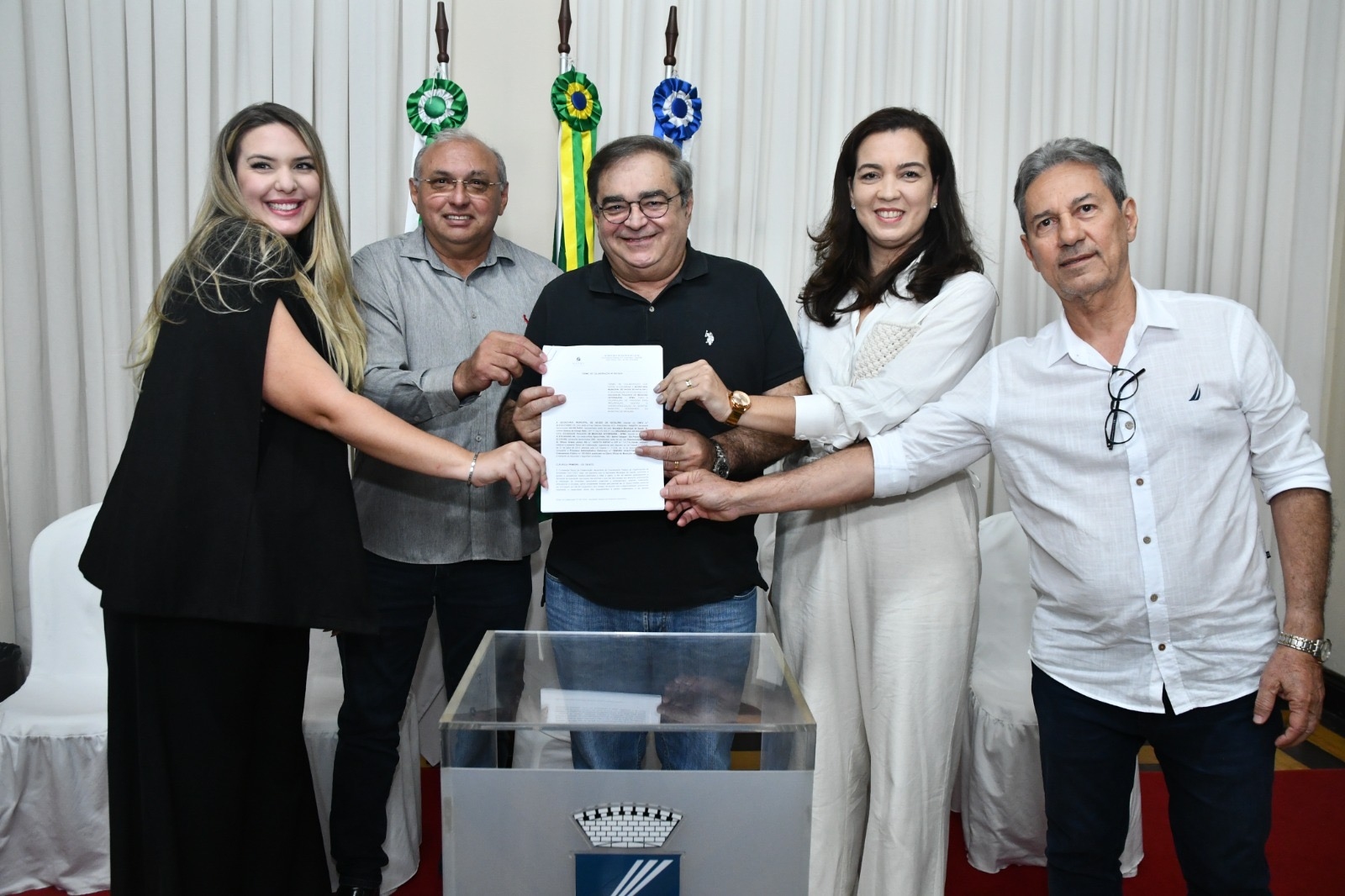 Prefeito Álvaro Dias assina termo para operações do Hospital Municipal Veterinário de Natal