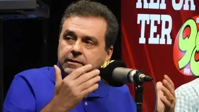 Carlos Eduardo é multado por impulsionar campanha negativa contra Paulinho e chamá-lo de “vice de Micarla”
