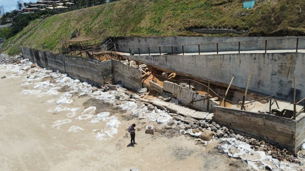 Empresários do setor hoteleiro se reúnem com prefeito após avanço do mar na Via Costeira