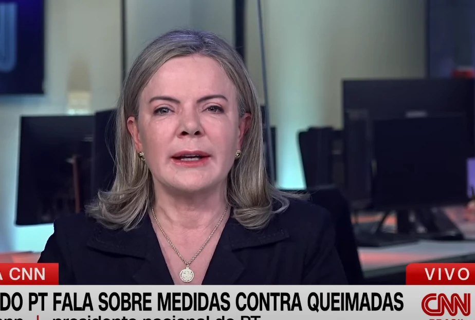 Gleisi Hoffmann culpa Bolsonaro por incêndios no Brasil
