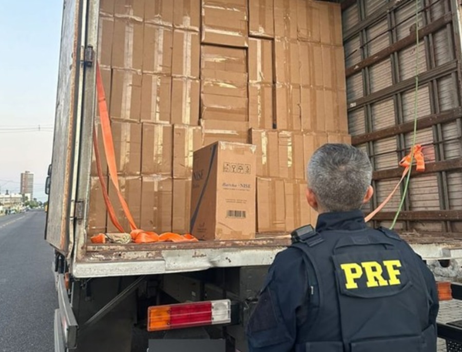 PRF apreende 189 mil maços de cigarros contrabandeados no RN