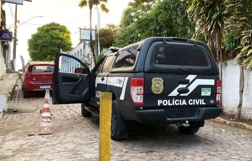Condenado por matar homem a facadas após discussão em bar é preso em Parnamirim