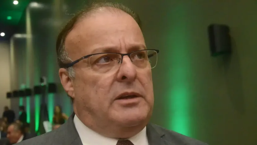 Paulinho critica ações de Carlos contra as mulheres
