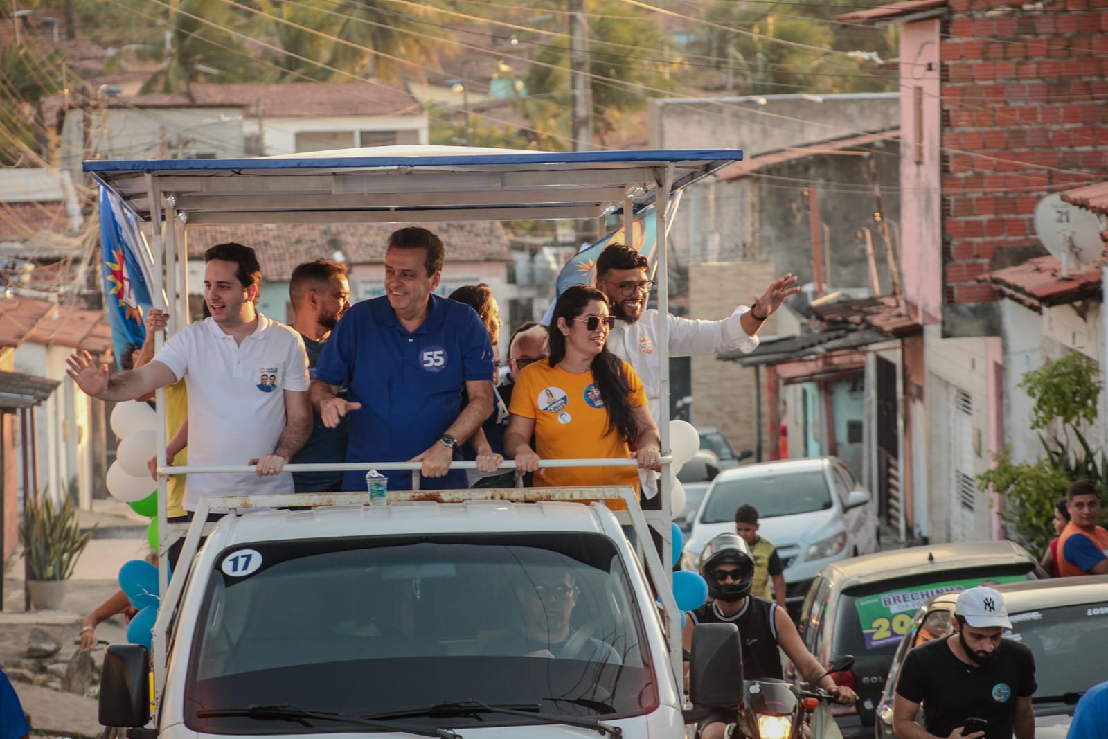 Carreatas de Carlos Eduardo nas zonas Oeste e Leste de Natal mobilizam centenas de apoiadores
