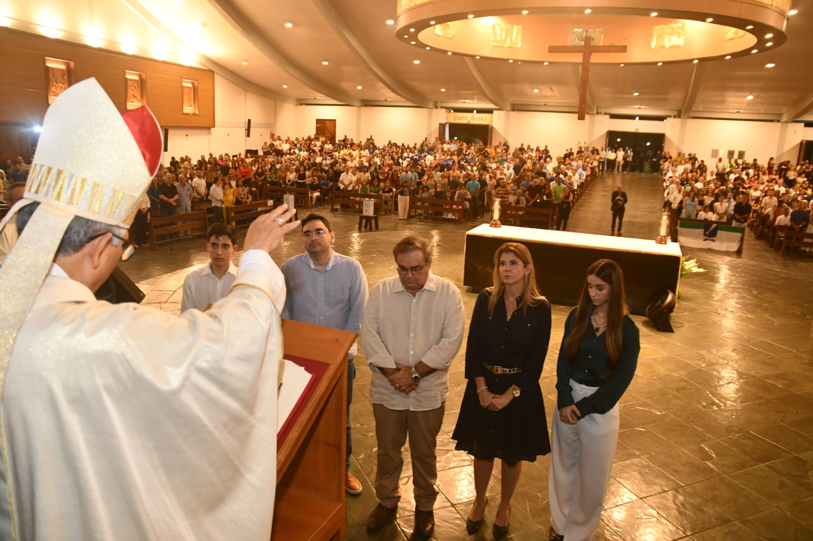 Prefeito Álvaro Dias celebra aniversário com missa na Catedral Metropolitana