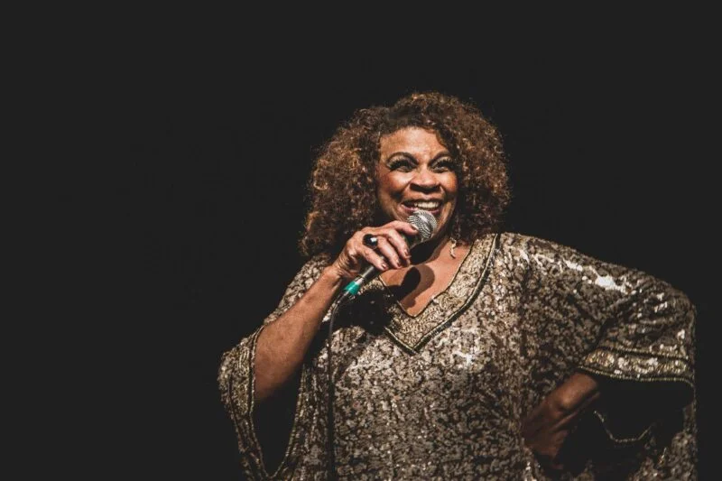Zezé Motta traz para o Teatro Riachuelo Natal o show “Coração Vagabundo” cantando Caetano Veloso