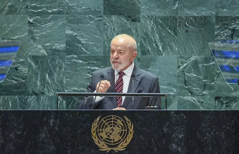 Lula tem microfone cortado em cúpula da ONU e finaliza discurso sem som
