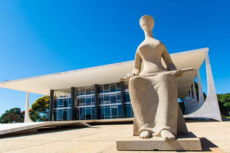 Ministros do Judiciário faturam até R$50 mil por hora com palestras