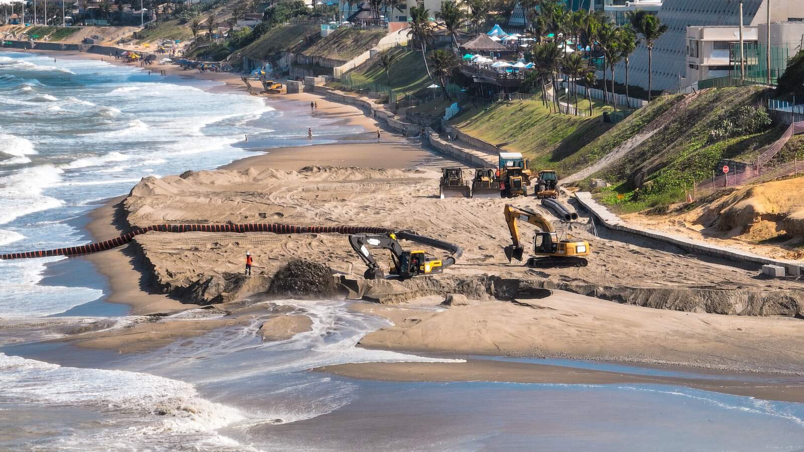 Prefeitura diz que engorda de Ponta Negra será concluída antes do fim de dezembro; vídeo mostra andamento da obra