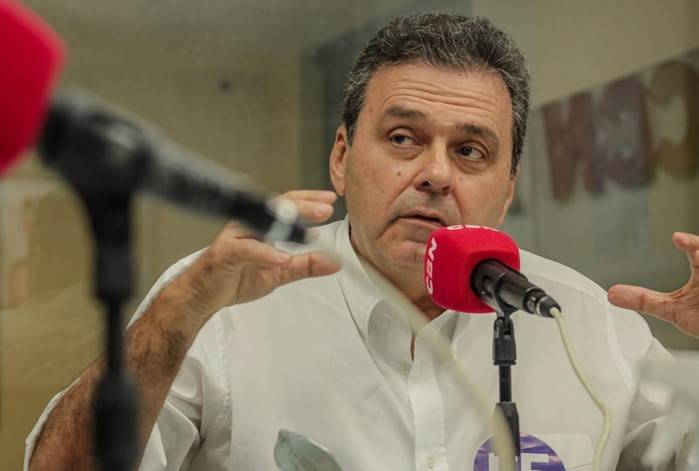 “Três contra um é covardia”, justifica Carlos Eduardo sobre ausência em debate da 98 FM e Jovem Pan