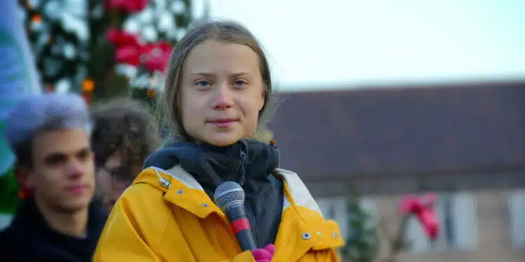 Greta Thunberg se envolve em nova polêmica e é presa na Dinamarca