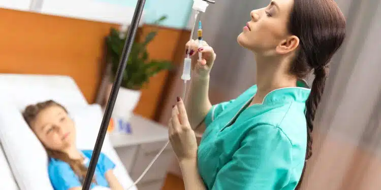 Enfermeira coloca água no lugar de remédio e mata 9 pacientes nos EUA