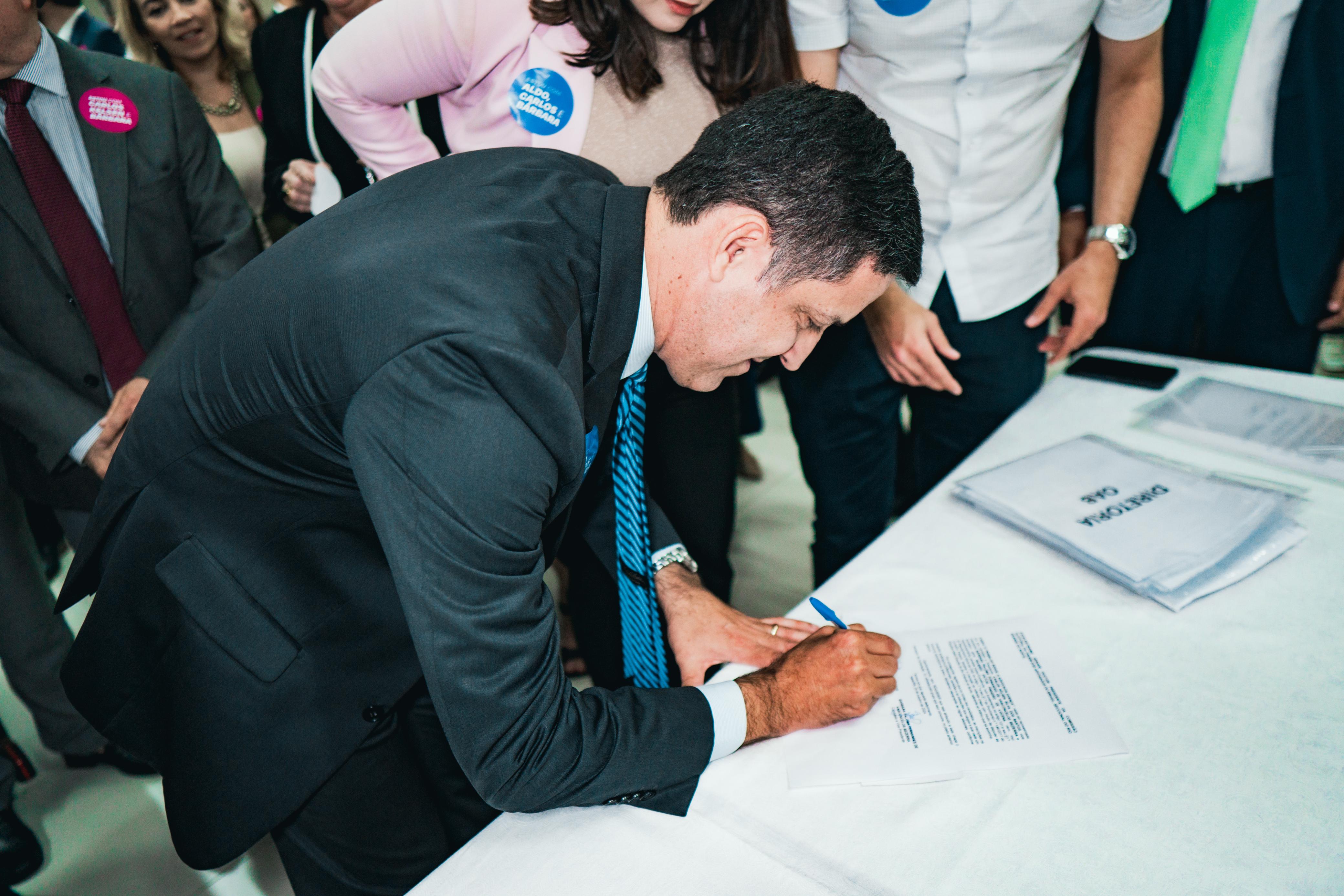 Advogados Carlos Kelsen e Bárbara Paloma registram chapa "O Trabalho Segue, A Advocacia Avança" para eleições da OAB/RN