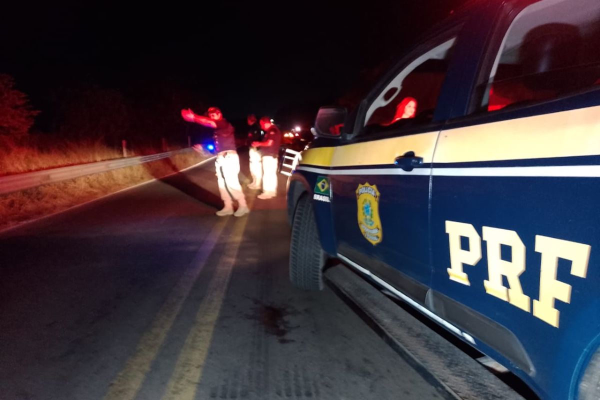 Motociclista e pedestre morrem em acidente na BR-406, na Grande Natal