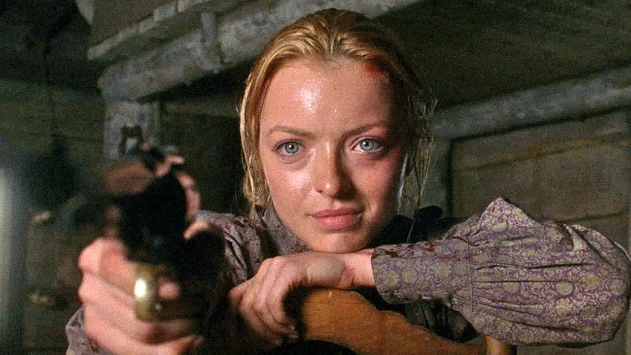 Filha de Clint Eastwood é presa após briga com namorado