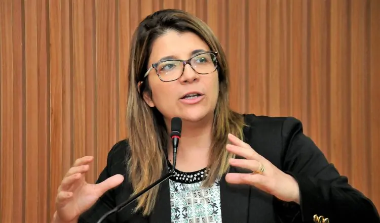 Com vitória de Paulinho, Carla Dickson volta para Câmara dos Deputados
