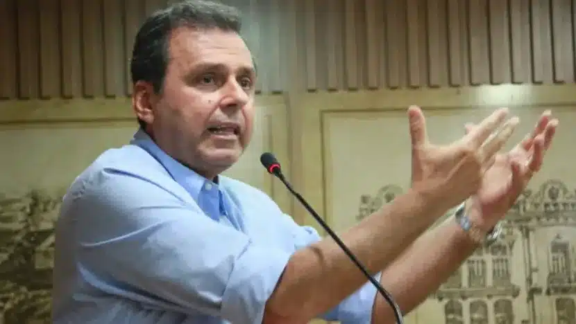 Carlos Eduardo tem vitória no TRE, derruba liminar e recupera inserções na TV