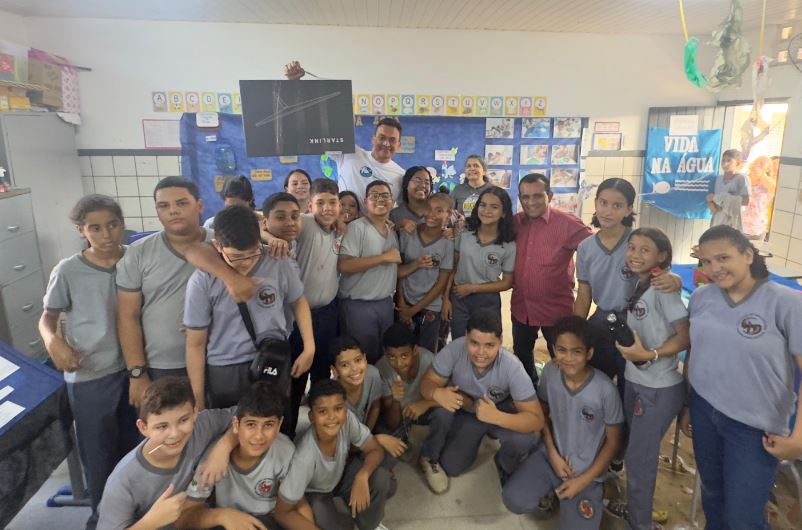 "USO POR NECESSIDADE": Senador Styvenson presenteia escola Professora Maria Ilka com Starlink