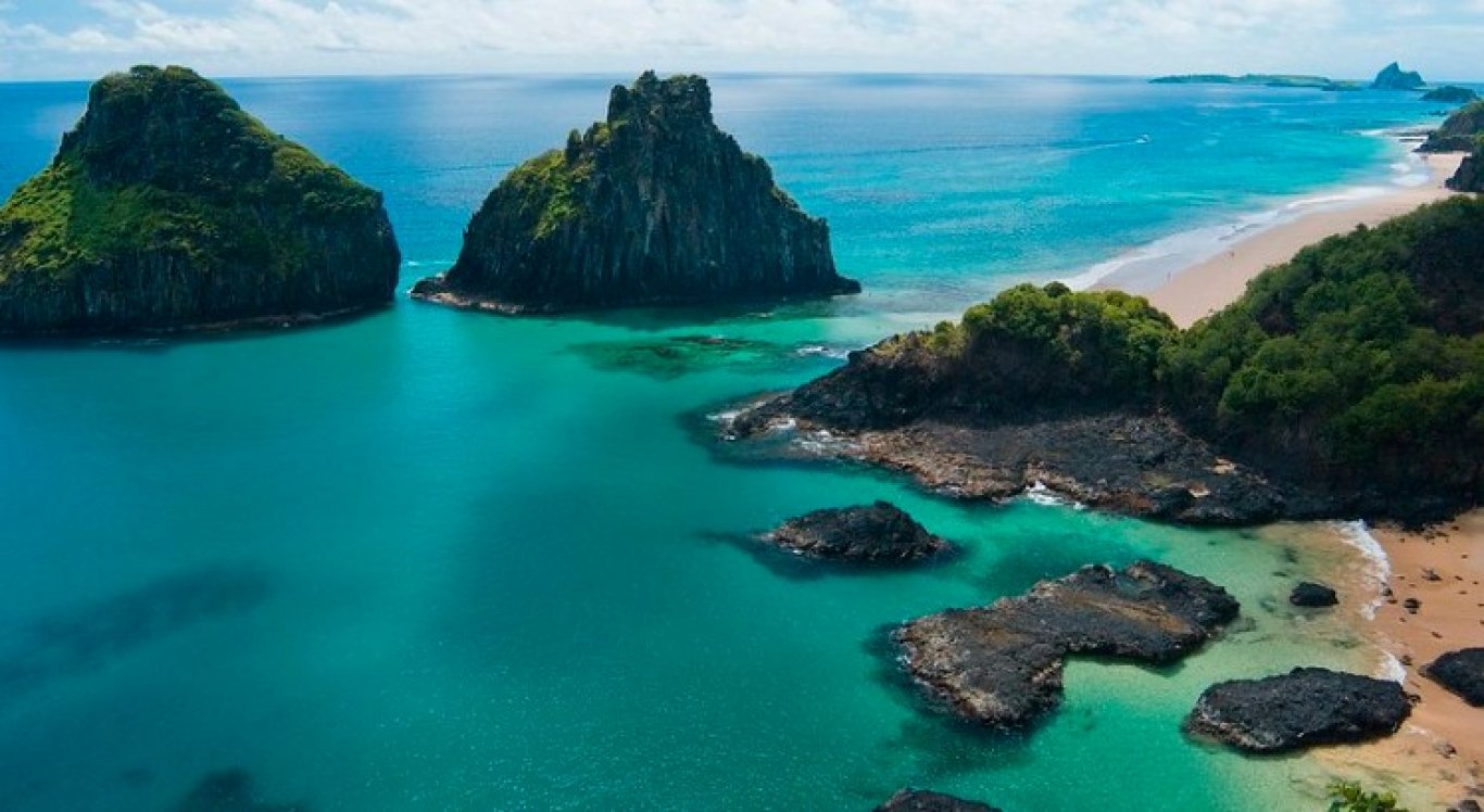 Homem morre após mergulho de 62 metros em ponto turístico de Fernando de Noronha