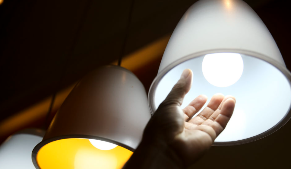 Conta de luz mais baixa: Aneel anuncia bandeira amarela para novembro