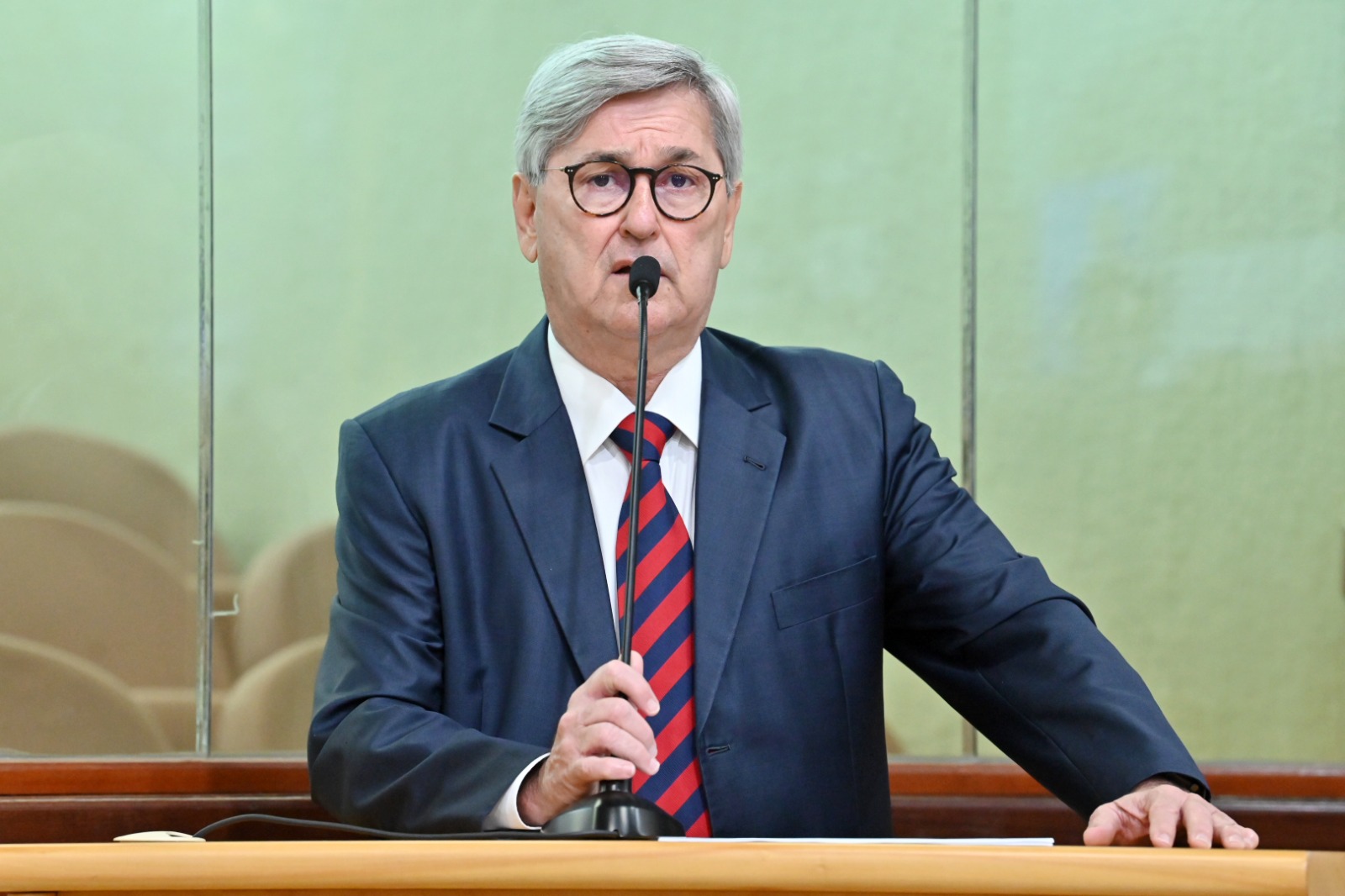 Deputado Tomba Farias diz que governo Fátima não paga fornecedores, mas prepara “pacote” de aumento de impostos para o contribuinte