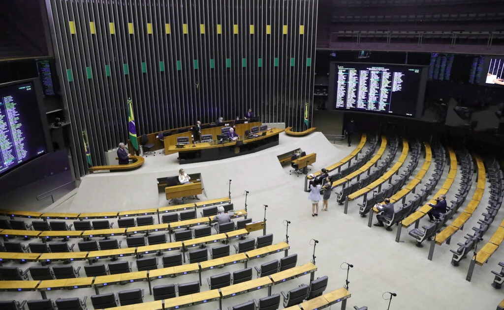 Câmara dos Deputados vai gastar R$ 2,3 milhões com troca de carpete e tapete
