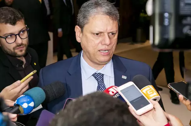 Mais votado nos presídios no 1º turno, Boulos teve apoio de PCC, diz Tarcísio