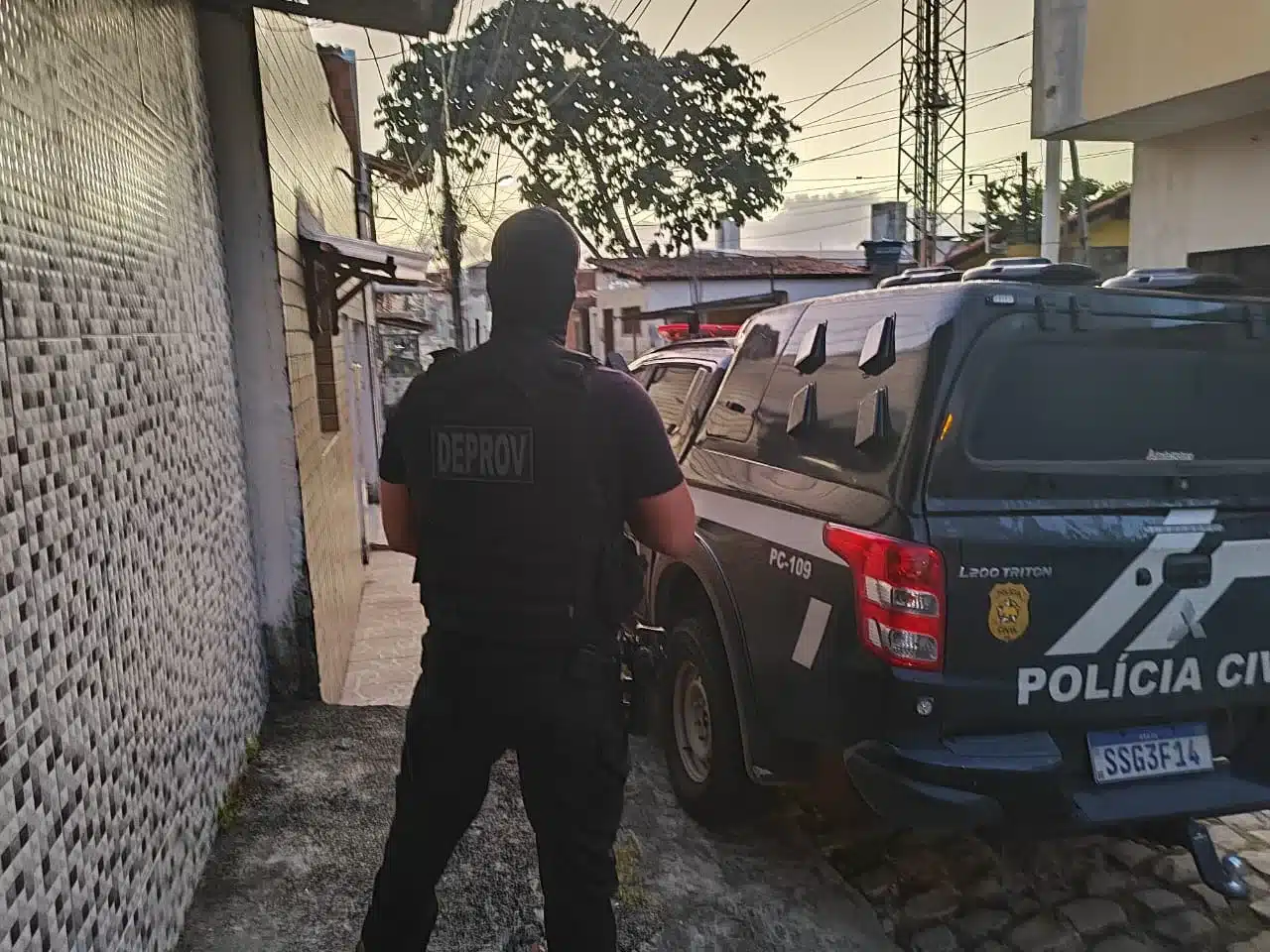 Jovem de 22 anos é presa com carro de locadora furtado em Emaús