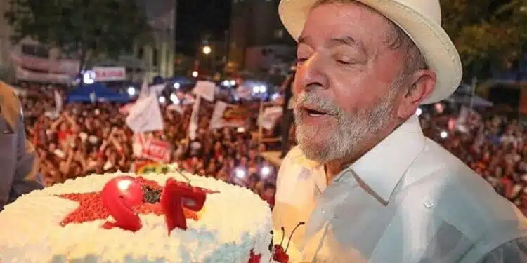 Luiz Inácio completa 79 anos e se torna o presidente brasileiro mais velho da história