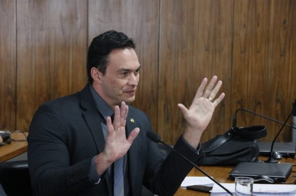Senador eleito como 'melhor do Brasil' observa início da 'limpeza política' no RN, após vitória de Paulinho sobre o PT