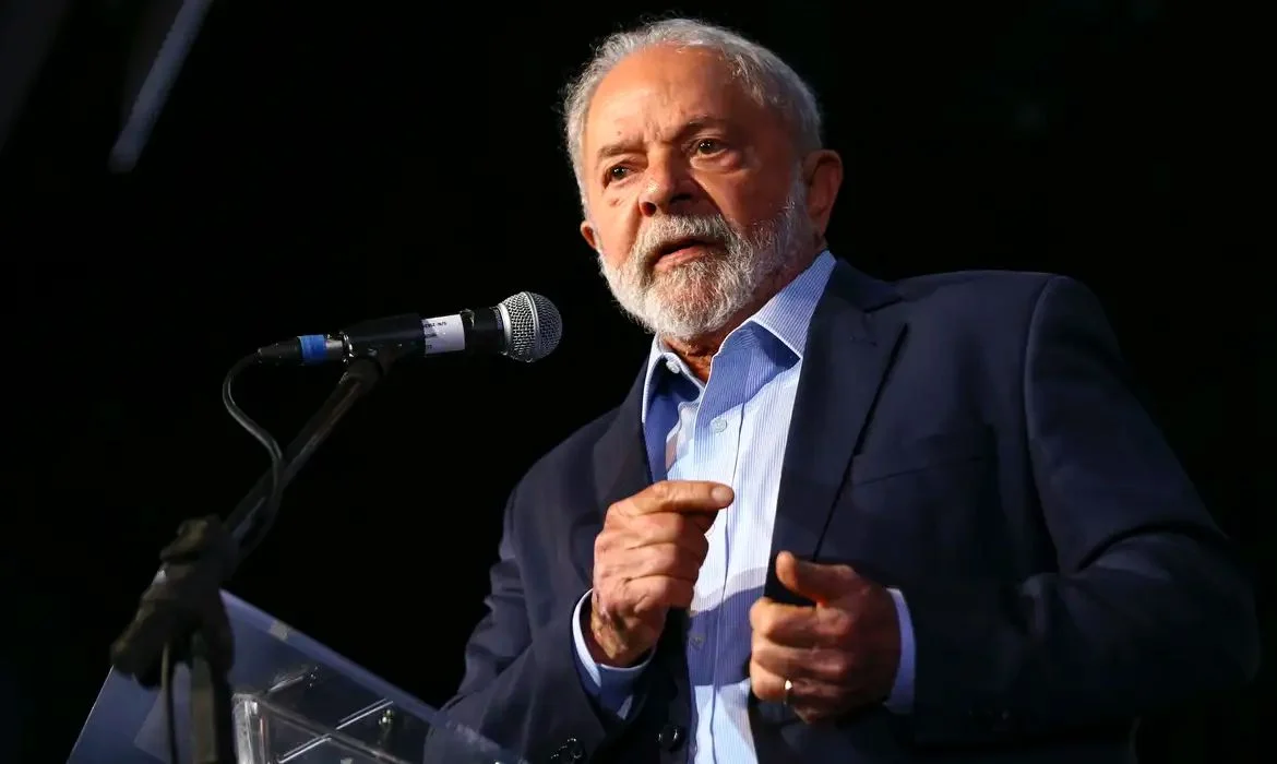 QUEDA NO BANHEIRO: Lula teve traumatismo craniano, afirma médico do presidente