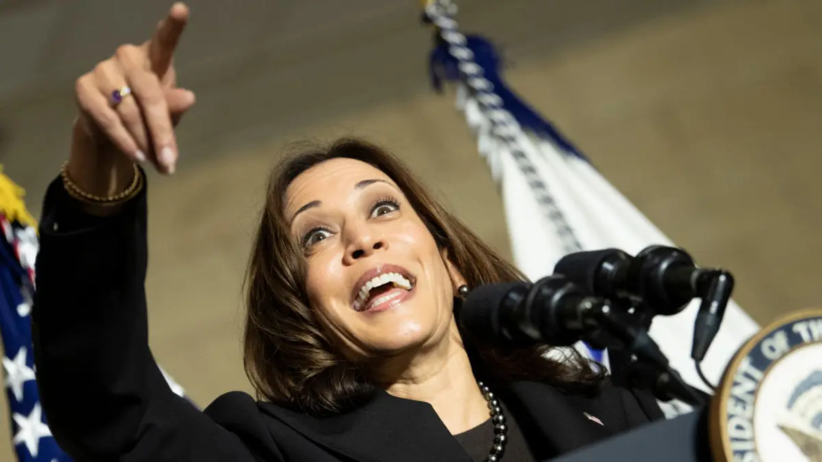 EUA: Kamala lembra 'alopração' do PT ao acusar Trump de ser fascista; republicano apenas responde: "Desesperada"
